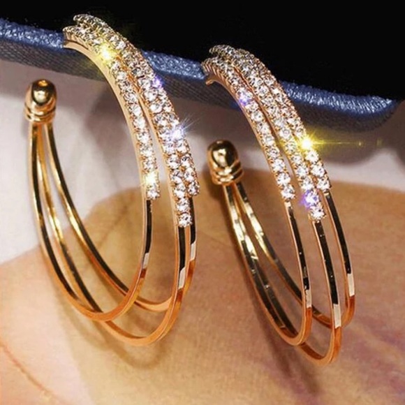 🔥Gorgeous 18K Gold Diamond Hoop Earrings🔥 - Picture 7 of 7